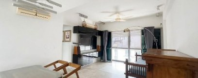The Midas — living and dining area